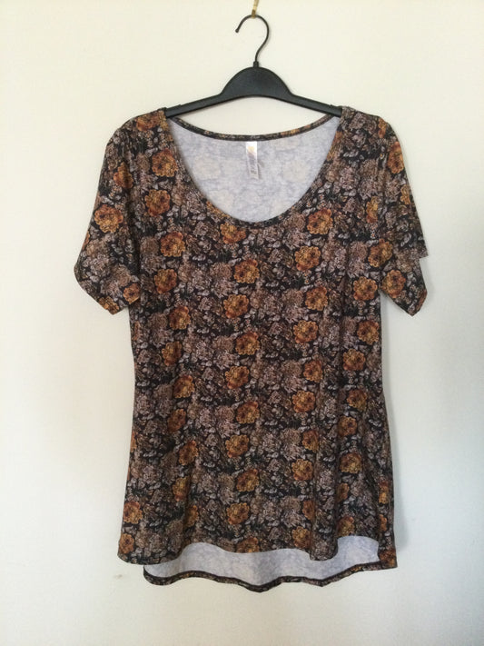 (AE#) Top Size L- Lularoe Classic